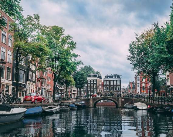 Turul celor mai interesante cartiere ale Amsterdamului: de la centrul istoric la cartierele boeme