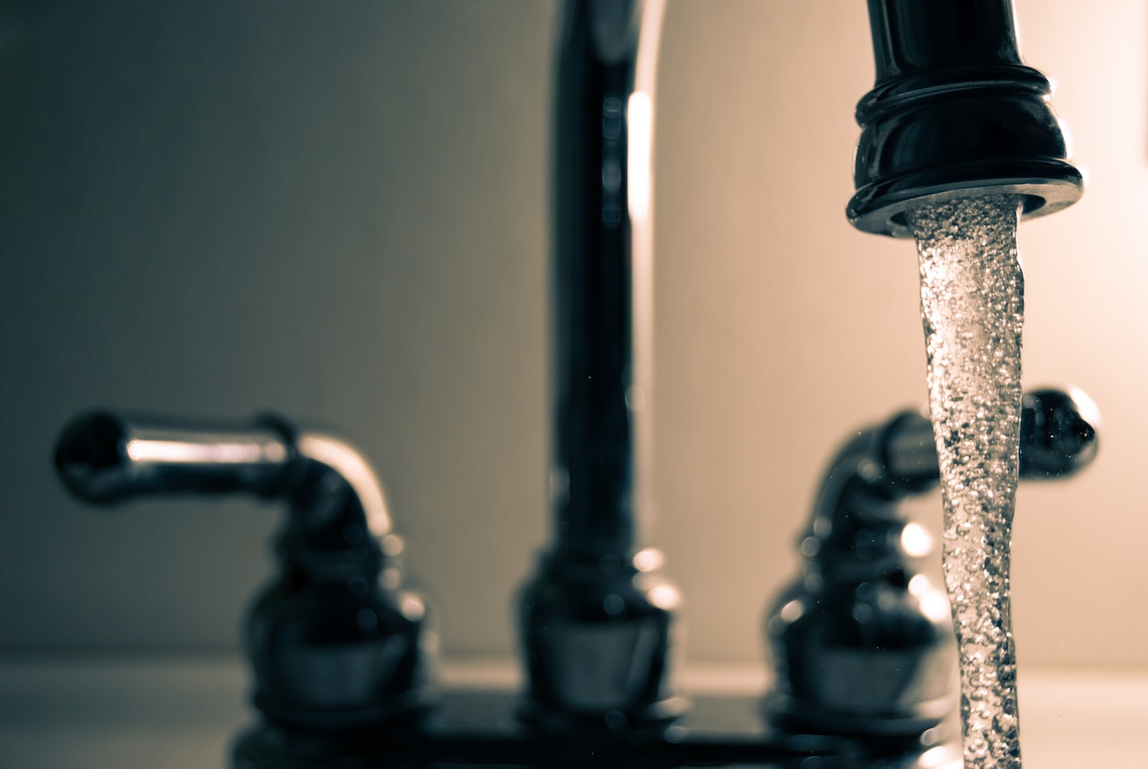 De ce ar trebui să optezi pentru un dedurizator de apă în casa ta