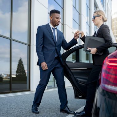 De ce să închiriezi o mașină atunci când pleci la întâlniri de afaceri