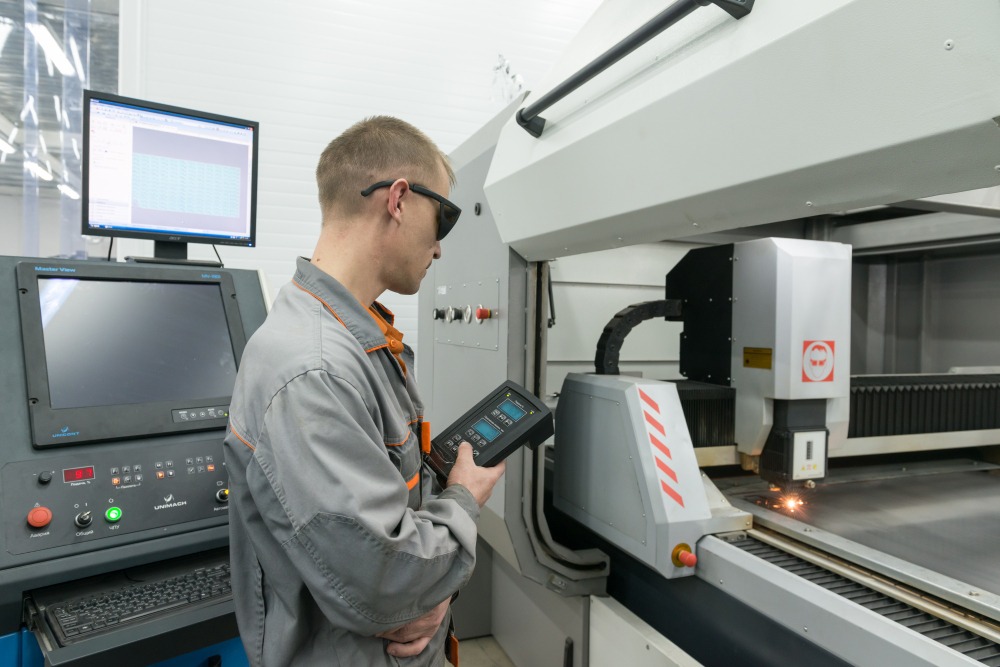 Cum se reduce consumul de energie al echipamentelor CNC